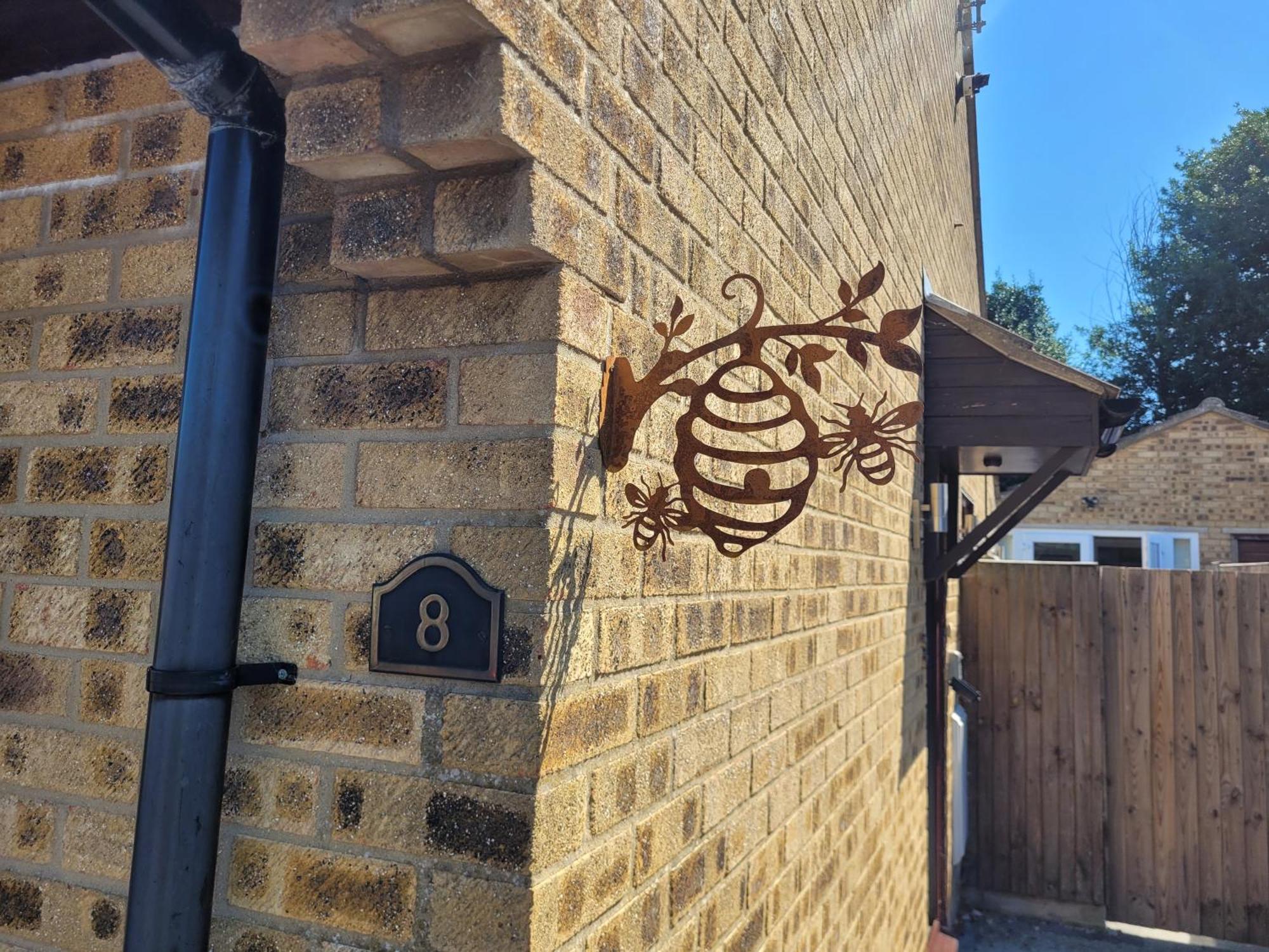 Bumblebee Bungalow - With Separate Office And Gaming Space By Catchpole Stays Κόλτσεστερ Εξωτερικό φωτογραφία