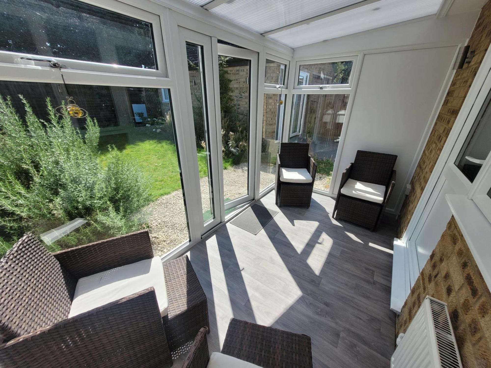 Bumblebee Bungalow - With Separate Office And Gaming Space By Catchpole Stays Κόλτσεστερ Εξωτερικό φωτογραφία